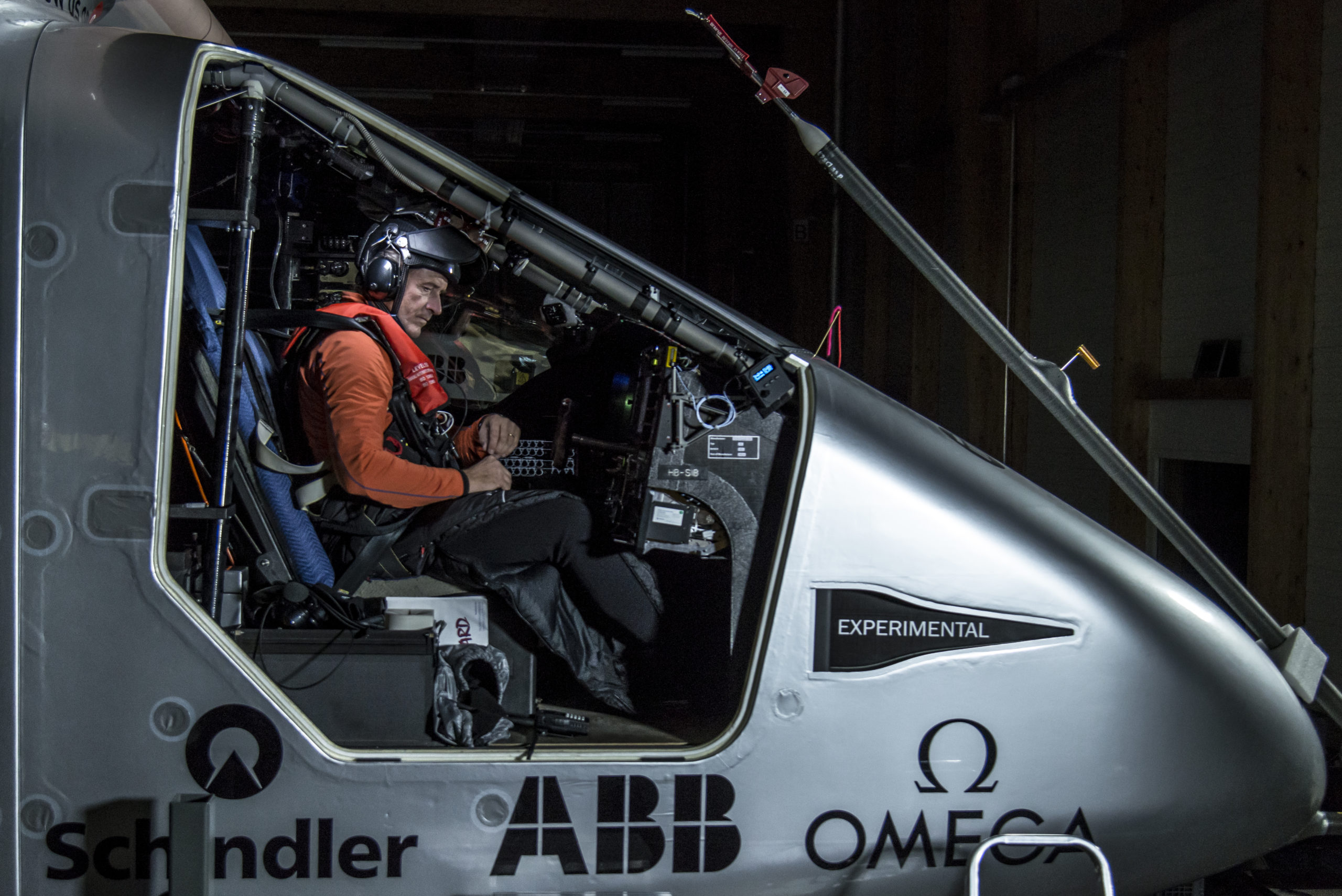 28-29_10_2014_SolarImpulse_AndréBorschberg_NightInTheCockpit