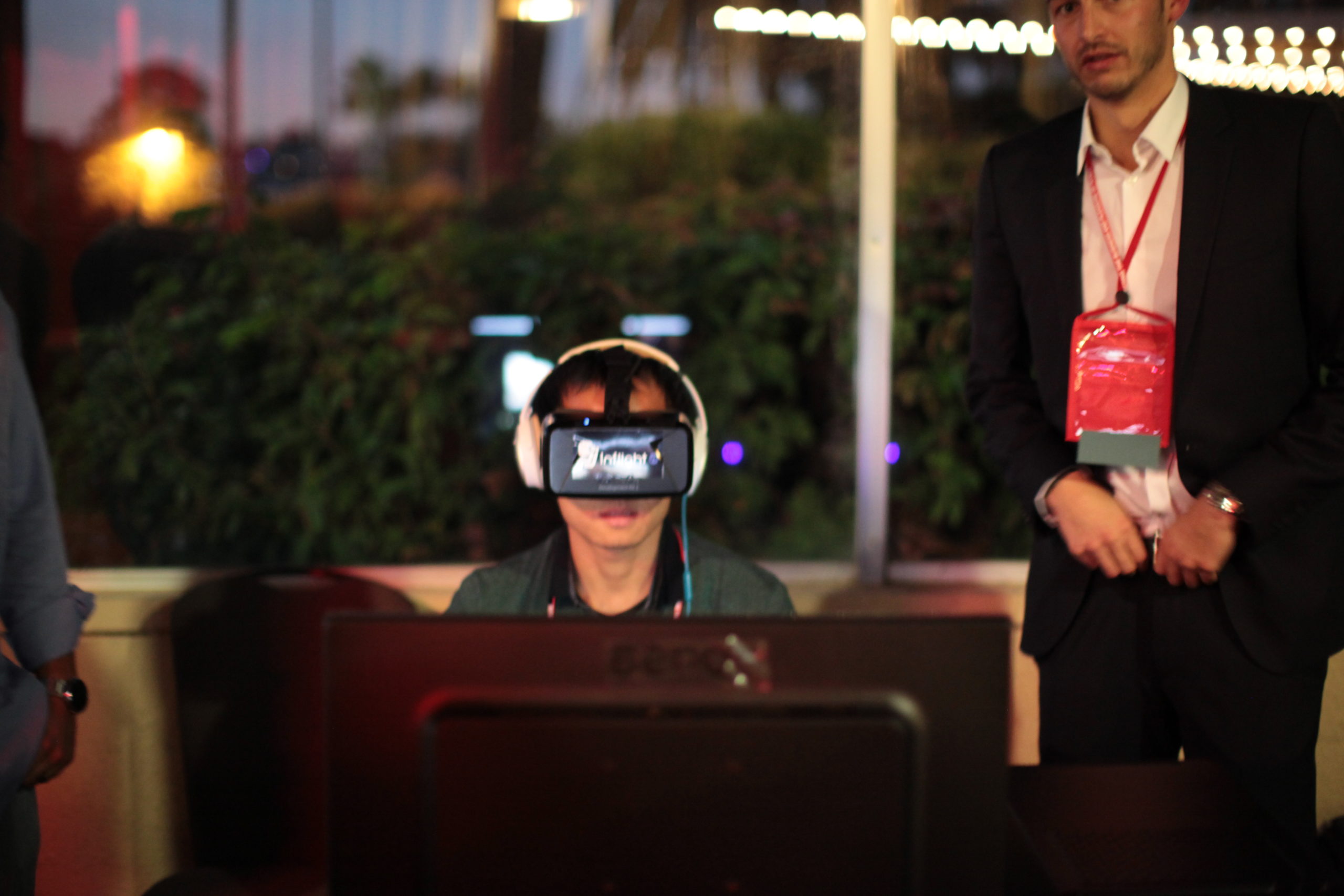 An APEX TEC attendee trials VR technology