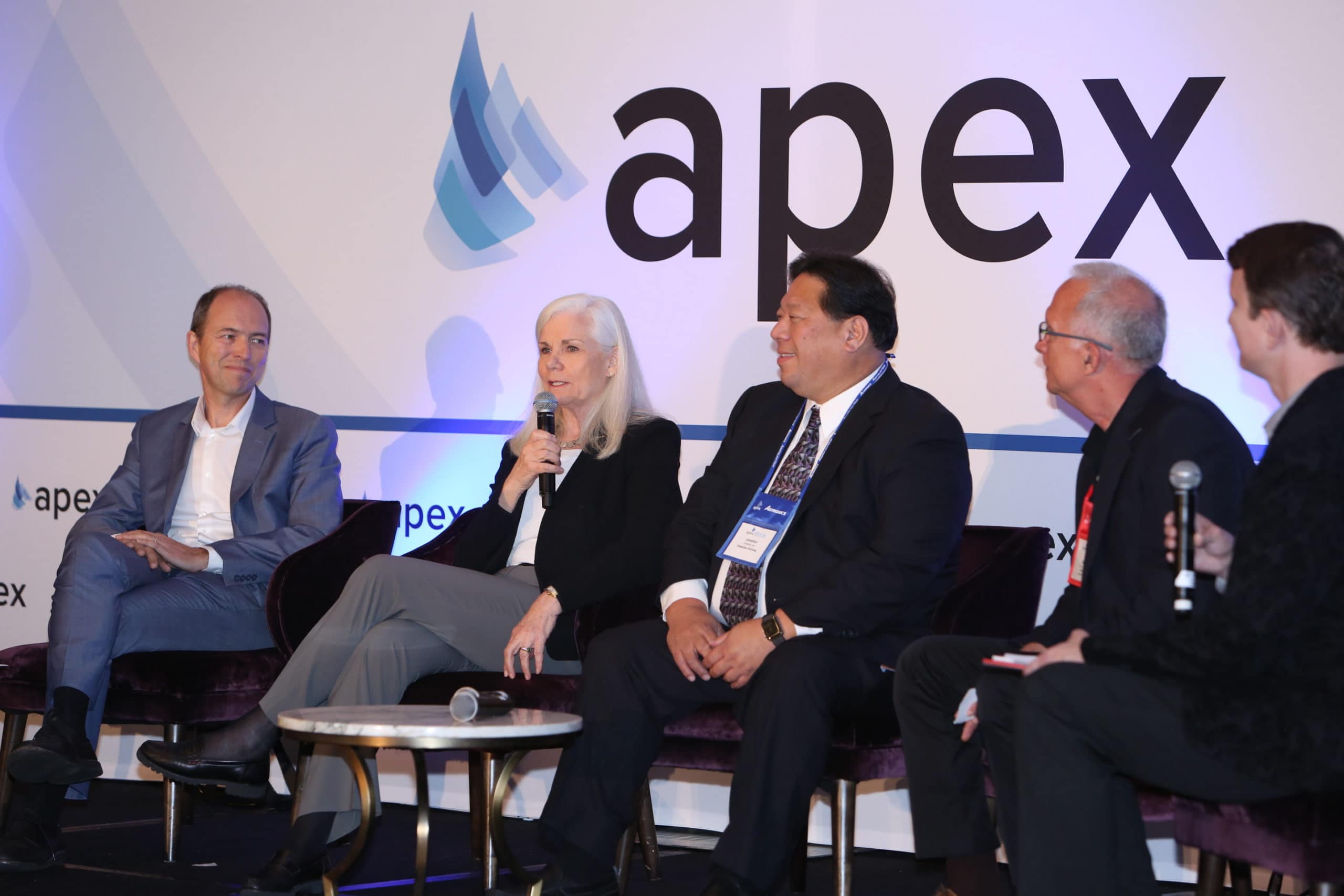 Sky High Economics panel featuring Inmarsat's Captain Mary McMillan and Hawaiian Airlines' Captain Jonathan Lee